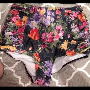 Kortni jeane size medium euc bottoms floral